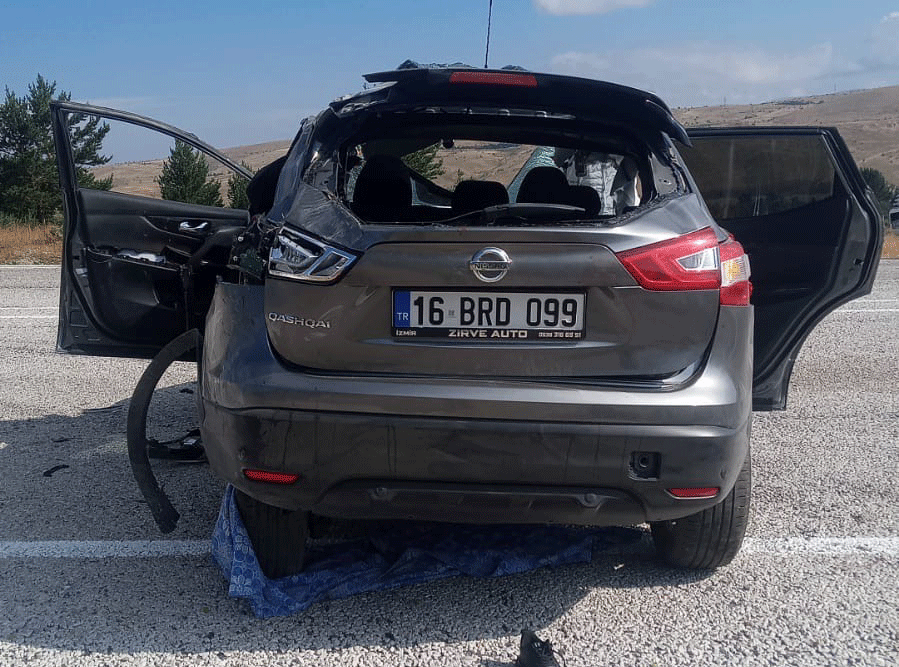 Erzincan-Sivas kara yolunun Akmeşe köyü yakınlarında meydana gelen trafik kazasında,