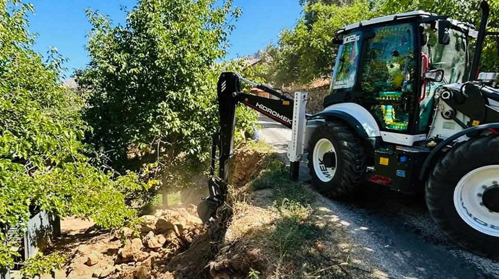 Kemaliye Belediye Başkanı Erdem Atmaca, Gençağa ve Bahçe Mahallelerinde başlatılan
