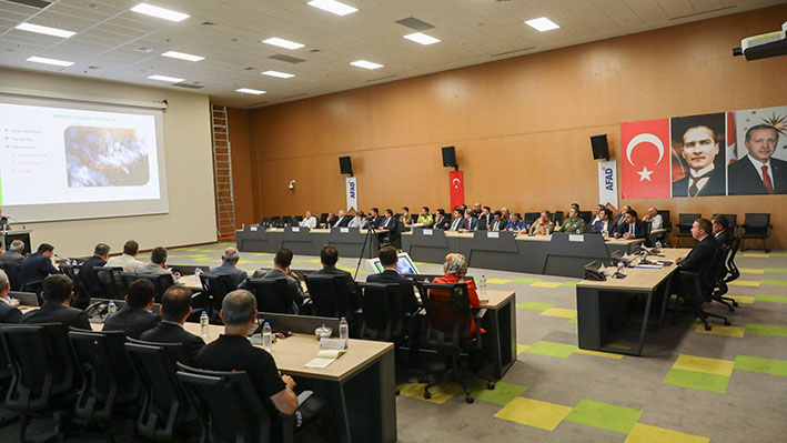 Erzincan’da orman yangınlarıyla mücadele kapsamında alınacak önlemlerin ele alındığı kapsamlı