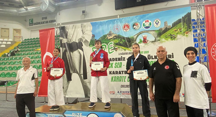 Rize’de düzenlenen Karadeniz ve Hazar Ülkeleri Karate Şampiyonası’nda Erzincanlı sporcular,