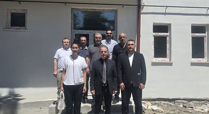 Erzincan İl Sağlık Müdürü Dr. Cihan Tekin, kentte yapımı hızla