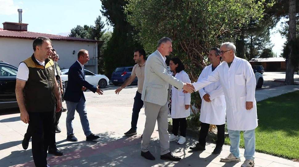 TMO Genel Müdürü Ahmet Güldal, Erzincan Bahçe Kültürleri Araştırma Enstitüsünü