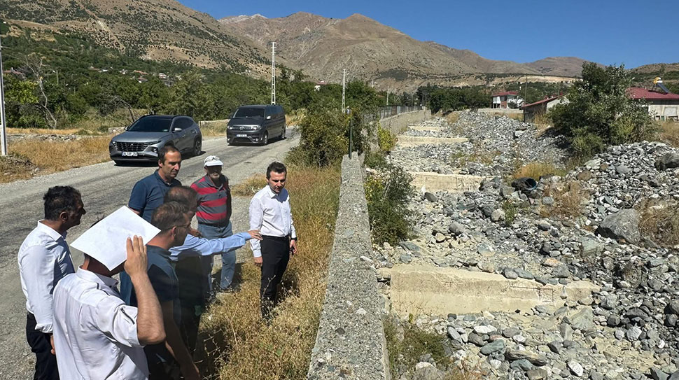 Üzümlü’de riskli bölgelerde ıslah çalışmaları hız kazandı. Üzümlü Kaymakamı Buğra
