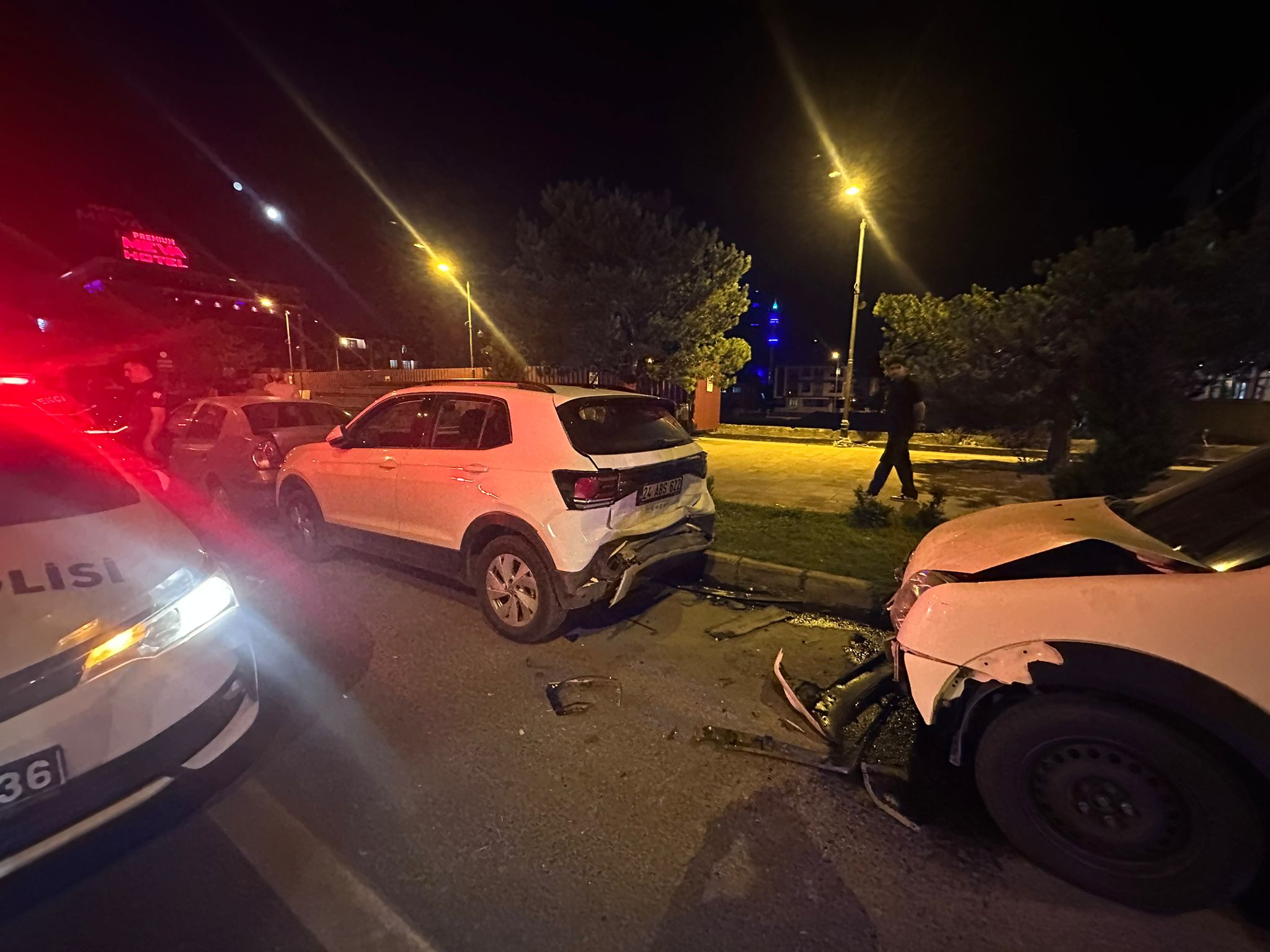 Erzincan’ın Halitpaşa Caddesi’nde, lunapark karşısında meydana gelen trafik kazasında 4