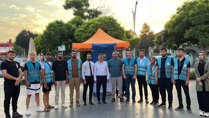 AK Parti Erzincan İl Başkanlığı, teşkilat çalışmalarını sahaya taşıyarak vatandaşlarla