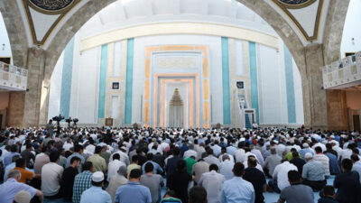 “İbadet, Allah’a teslimiyetin, şükrün ve sevginin ifadesidir. Hayatımızın her anını