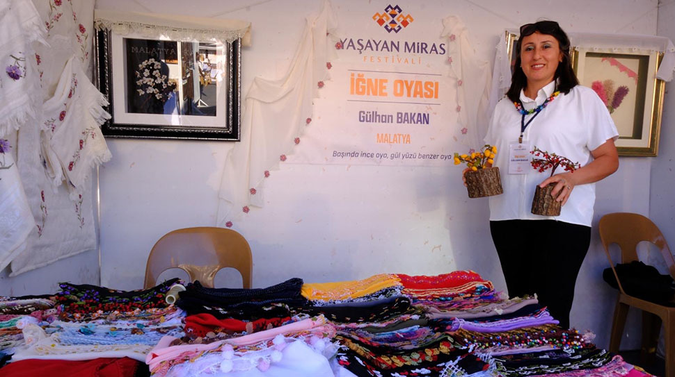 Malatyalı kültürel miras taşıyıcısı Gülhan Bakan, Erzincan Yaşayan Miras Festivali’nde