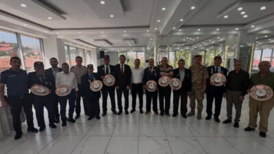 İliç kaymakamı Ömer Sirkeci, Gaziler ve aileleriyle kahvaltı programında bir