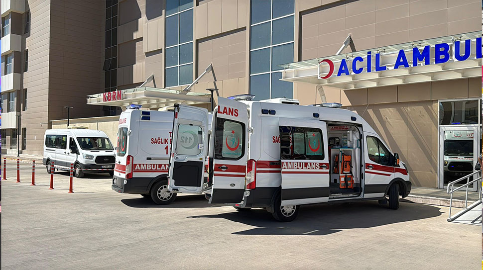 Erzincan-Sivas kara yolunun Kızıldağ mevkisinde iki otomobilin çarpışması sonucu meydana