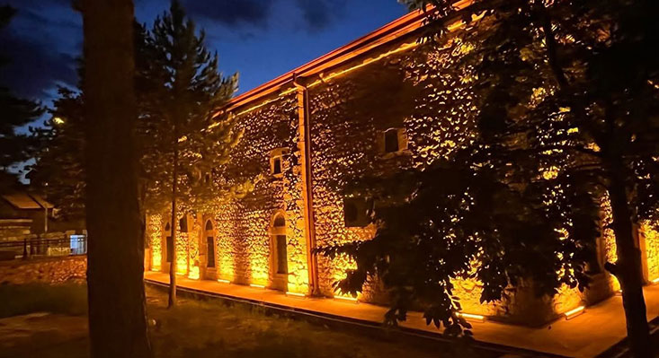 Kemah Belediye Başkanı Cevdet Bayram, 570 yıllık Gülabibey Camii’nin ışıklandırma