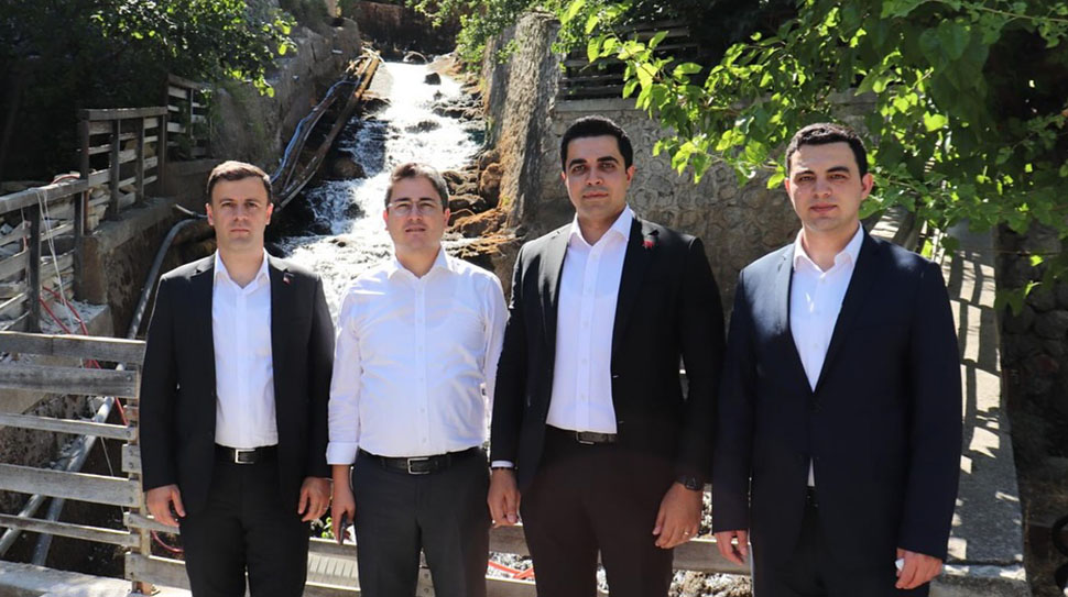 Erzincan Vali Yardımcısı Nurullah Kaya, beraberindeki kaymakamlarla birlikte Kemaliye’yi ziyaret