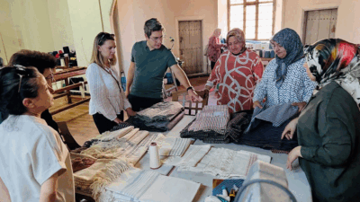 Kemaliye’de kadınların el emeğiyle yaşatılan Gazenne dokuma sanatı, hem kültürel