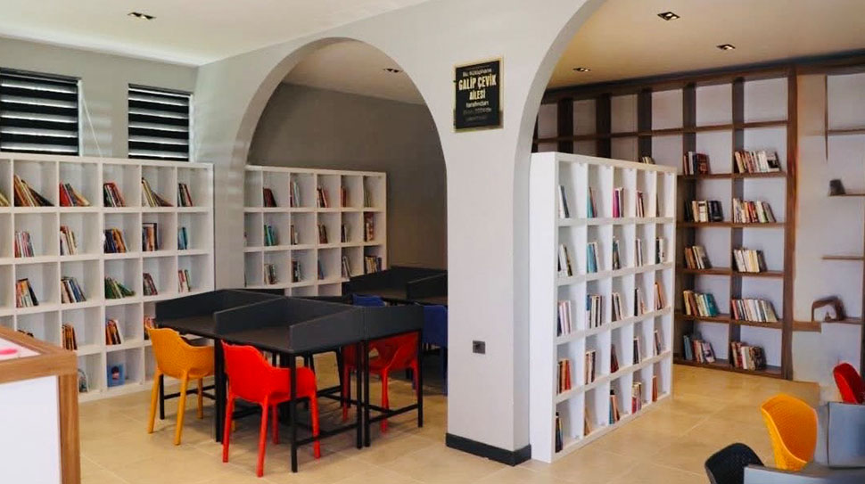 Gençlerin ders çalışabileceği, kitap okuyabileceği ve sosyal olarak verimli zaman