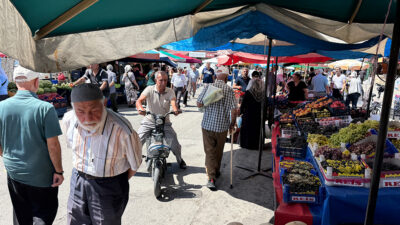 Erzincan’da her hafta pazartesi günleri kurulan ve vatandaşların yoğun ilgi