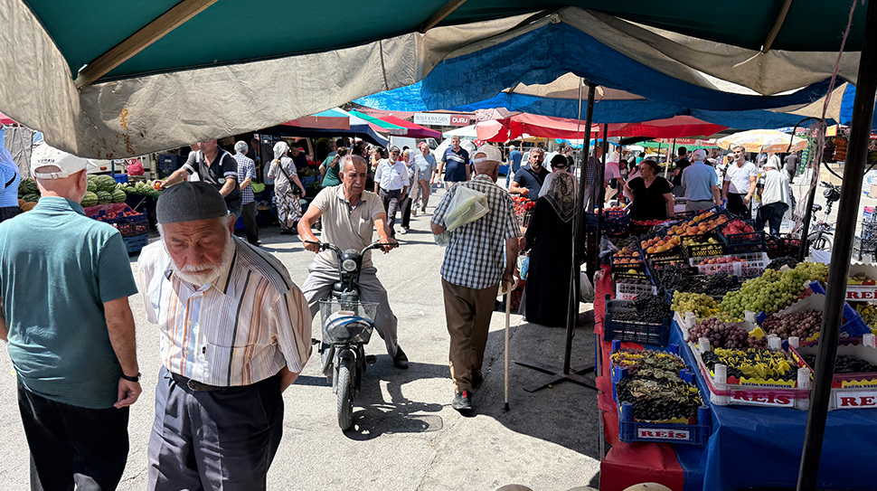 Erzincan’da her hafta pazartesi günleri kurulan ve vatandaşların yoğun ilgi
