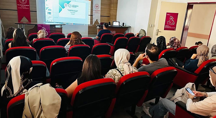 1-7 Ağustos Dünya Emzirme Haftası etkinlikleri çerçevesinde, toplumda anne sütü