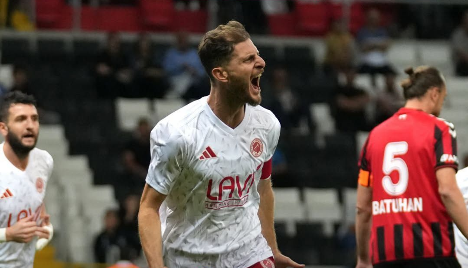 TFF 2. Lig Beyaz Grup’ta 24 Erzincanspor, sahasında lider Batman