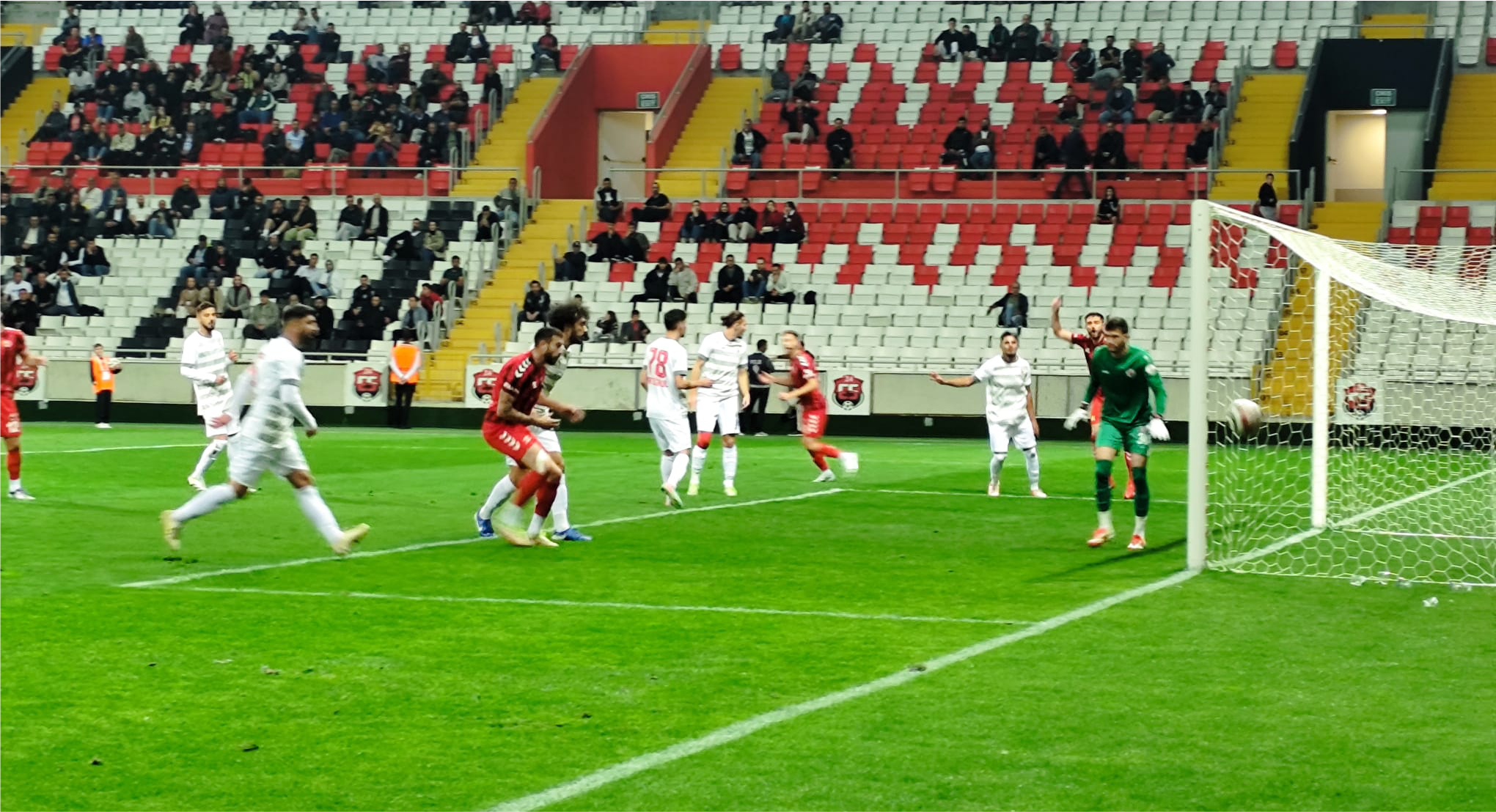 24 Erzincanspor, yeni teknik direktörü Ahmet Yıldırım yönetiminde Karaman FK’yı