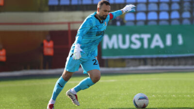 29 yaşındaki kaleci Emre Şanal, 24 Erzincanspor ile 1 yıllık