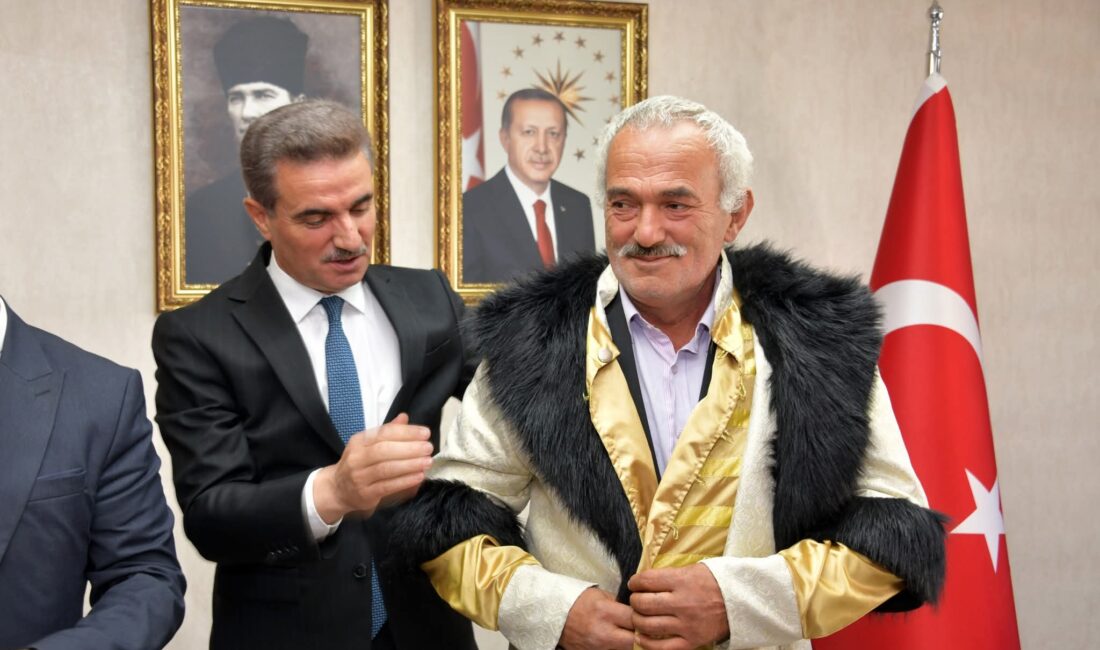 Gümüşhane’de 38. Ahilik Haftası dolayısıyla düzenlenen programda, yılın ahisi, kalfası