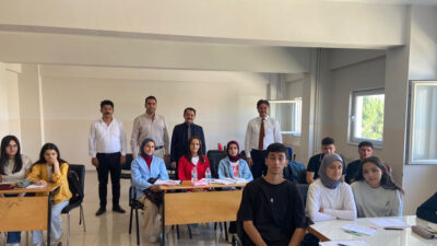 İliç Cumhuriyet Başsavcısı ve ilçe Devlet Hastanesi Başhekimi liseli öğrencilerle