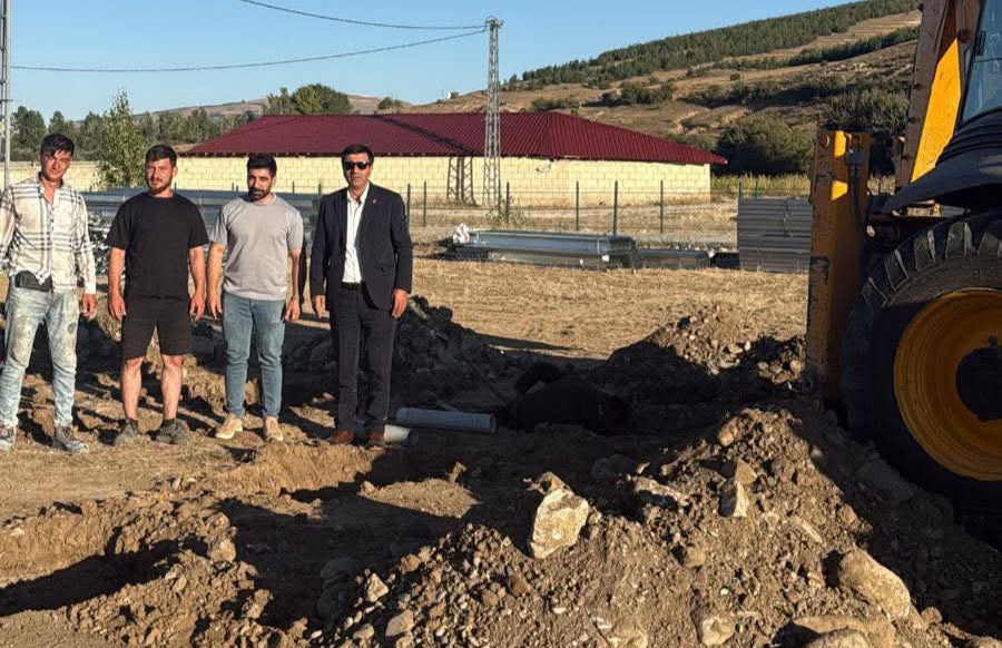 Erzincan’ın Çayırlı ilçesinde hayata geçirilen 10 bin metrekarelik sera projesi,