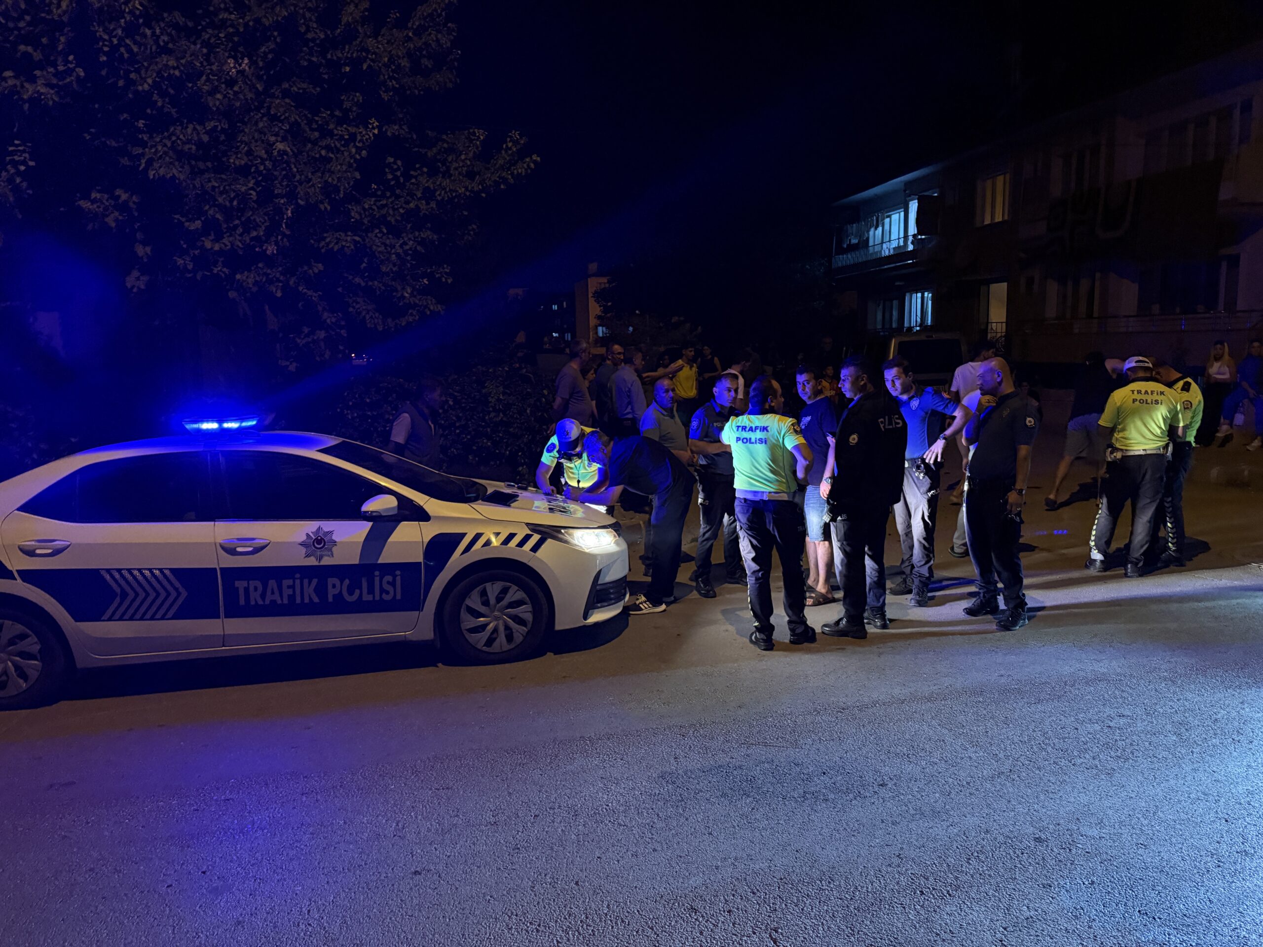 Erzincan’da hafif ticari araç ile motosikletin çarpışması sonucu meydana gelen