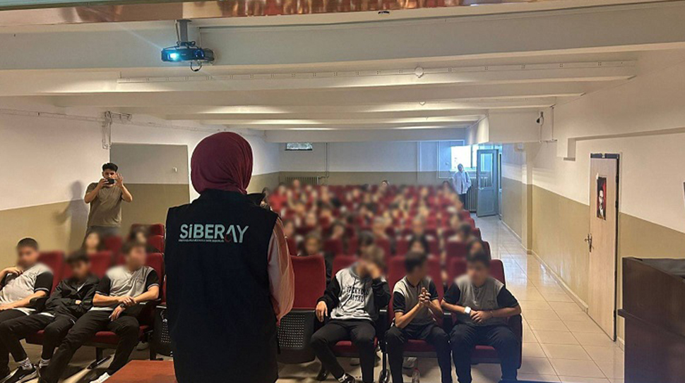 Erzincan İl Emniyet Müdürlüğü, üç lisede gerçekleştirdiği bilgilendirme faaliyetleriyle 420