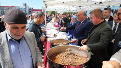 Erzincan Cumhuriyet Meydanı’nda düzenlenen 38. Ahilik Haftası töreninde, mehteran konseri