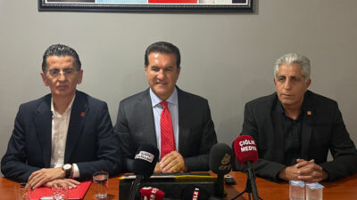 CHP Erzincan Milletvekili Mustafa Sarıgül, partisinin il başkanlığında düzenlediği basın