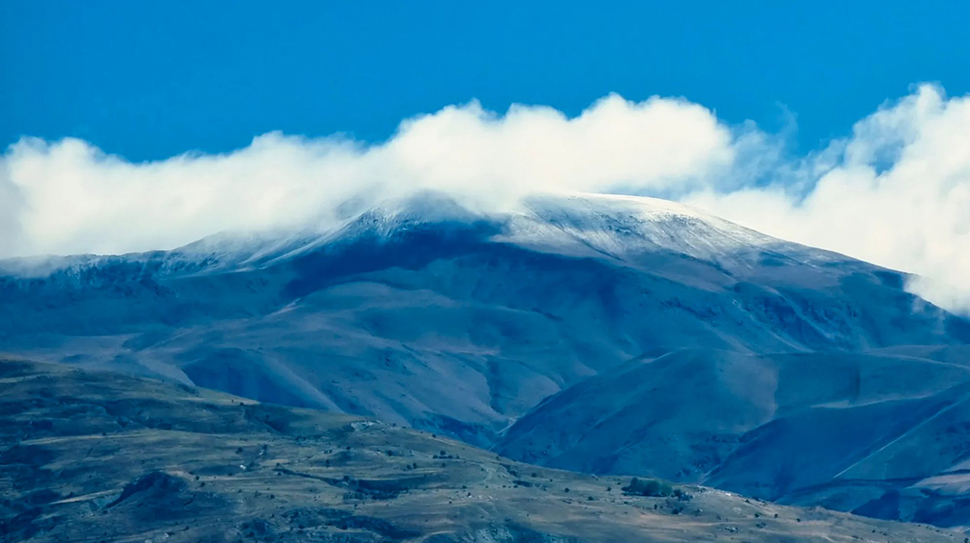 Erzincan’ın en yüksek dağı olan 3 bin 549 metre yüksekliğindeki
