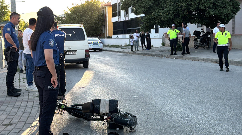 Erzincan’da panelvanın çarptığı bisikletli çocuk ağır yaralandı. Kaza, Mimar Sinan