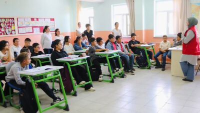 Üzümlü Gençlik Merkezi, “Merkezin Seninle Güzel” programı kapsamında Karakaya Gökbayrak