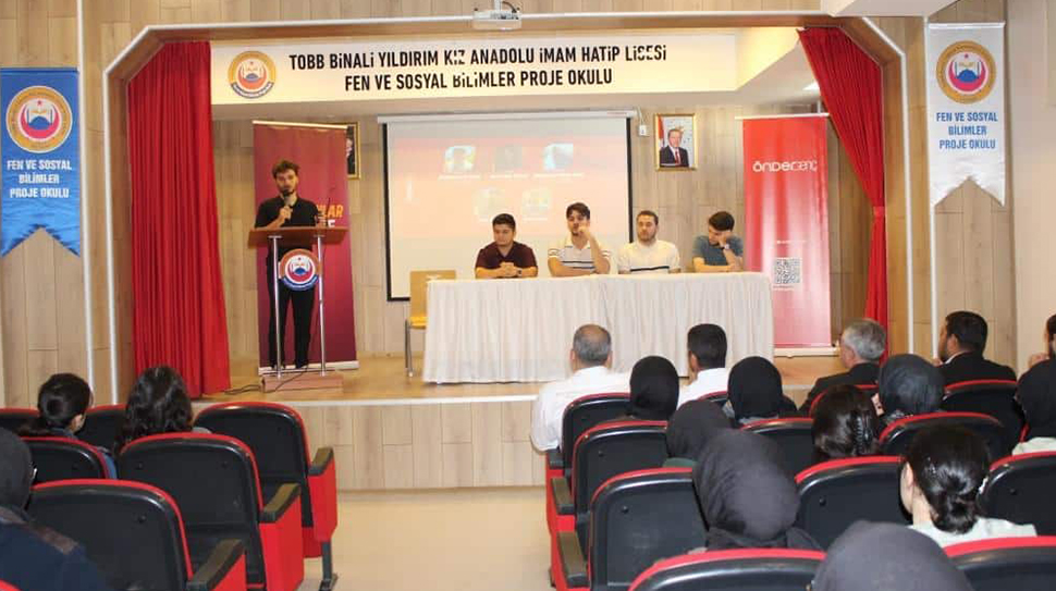 YKS’ de dereceye giren İmam Hatipli üniversite öğrencileri, ÖNDER Genç’in