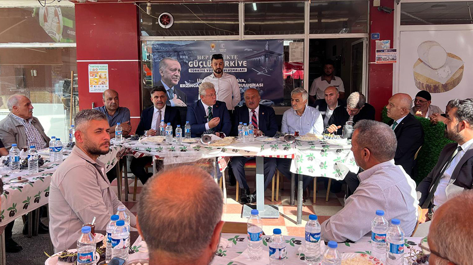 AK Parti’nin “Türkiye Yüzyılı Şehir Buluşmaları” kapsamında Erzincan’da düzenlenen programda,