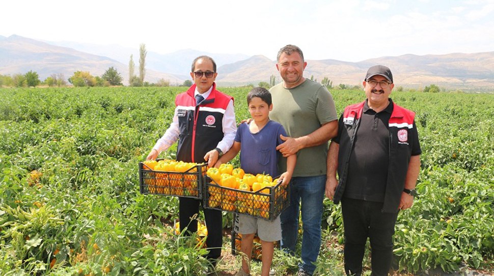 Erzincan, verimli toprakları, uygun iklimi, bol su kaynakları ve modern
