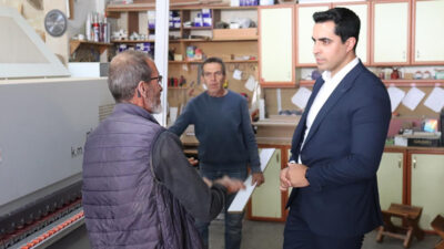 Kemah Kaymakamı Resul Tutay, ilçe çarşısını ziyaret ederek esnaf ve