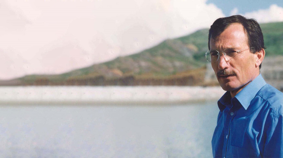 Görev yaptığı her şehirde halkla kurduğu sıcak ilişkiler, sıra dışı