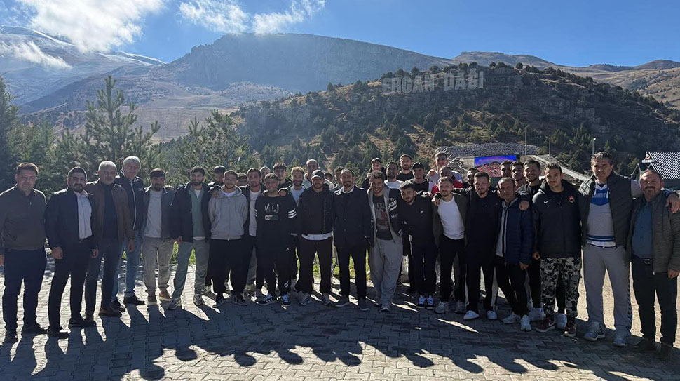 24 Erzincanspor Ergan’da Buluştu: “Bu Takım, Bu Şehir, Bu Sevda Vazgeçilmez!” 24 Erzincanspor, zorlu Beykoz karşılaşması öncesi Ergan Dağı’nda düzenlenen moral