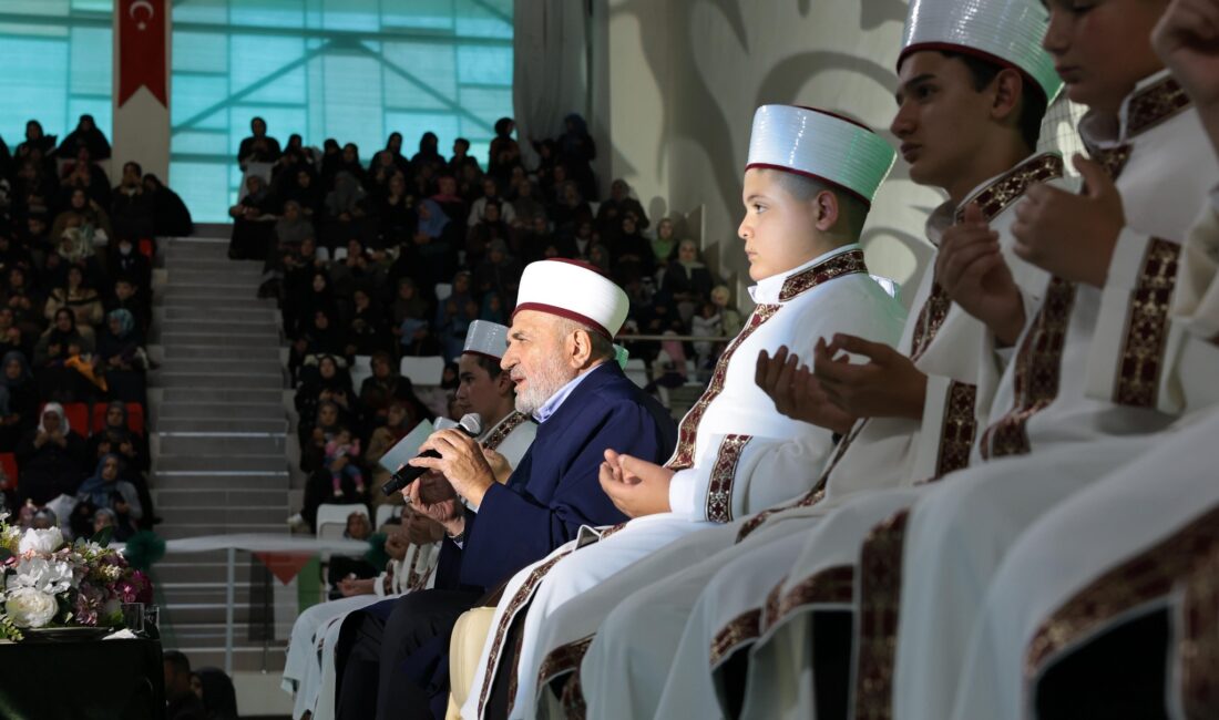 163 öğrenci, Kur’an-ı Kerim’i ezberleyerek hafızlık belgesine kavuştu. Erzincan’da düzenlenen