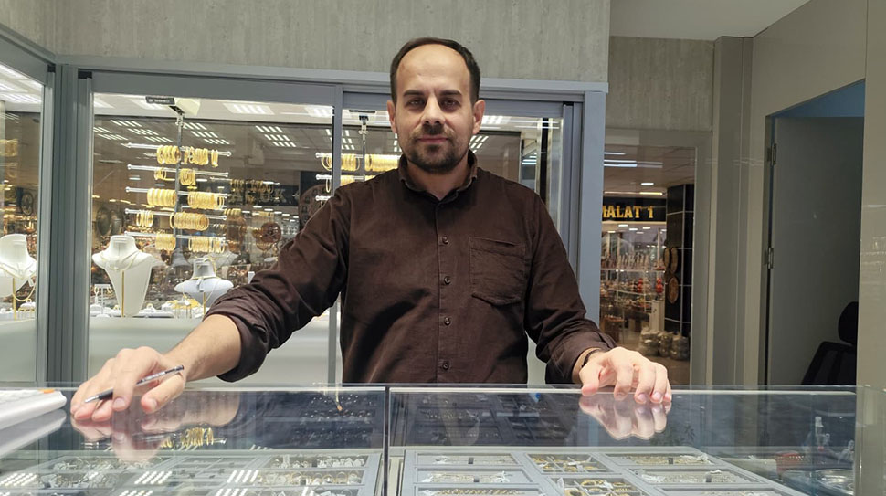 Altında Sert Düşüş: Uzmanlar Kademeli Alımı Öneriyor Gram altın son beş yılın en sert düşüşünü yaşarken, Erzincan
