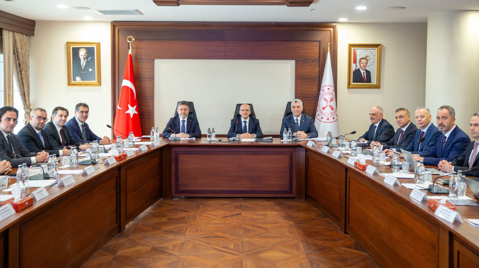Bakan Şimşek’ten Gıda Fiyatlarına Denge Hamlesi: Yeni Tedbirler Yolda! Temel Gıda Fiyatlarında Denge İçin Yeni Adımlar: Bakan Şimşek Başkanlığında