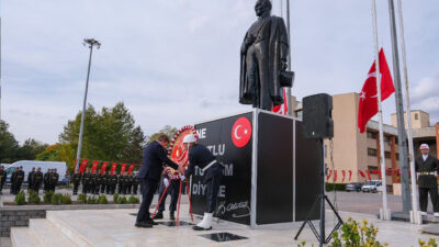 Cumhuriyet’in 102. kuruluş yıl dönümü dolayısıyla Erzincan’da düzenlenen kutlama programları