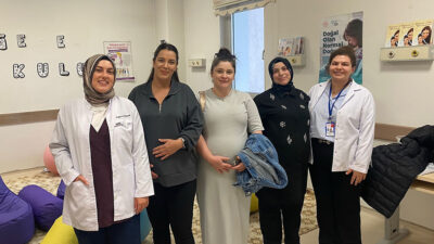 Tercan İlçe Devlet Hastanesi Gebe Okulu’nda Diş Hekimi Merve Akburak,