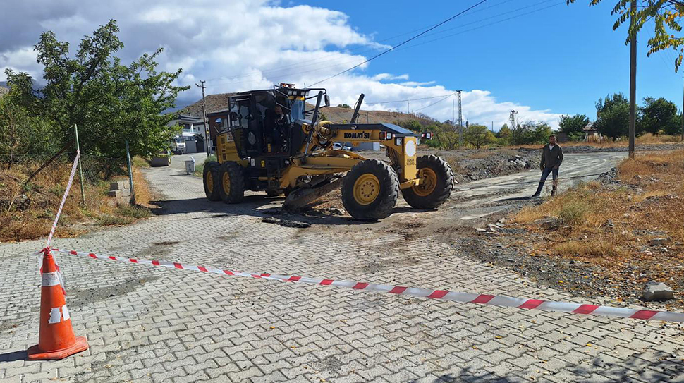 Erzincan Belediyesi Fen İşleri Müdürlüğü ekipleri tarafından Geçit Yerleşkesi’nde başlatılan
