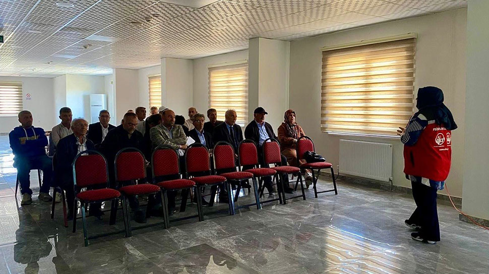 Erzincan Aile ve Sosyal Hizmetler İl Müdürlüğü, Çayırlı’da muhtarlara kadına