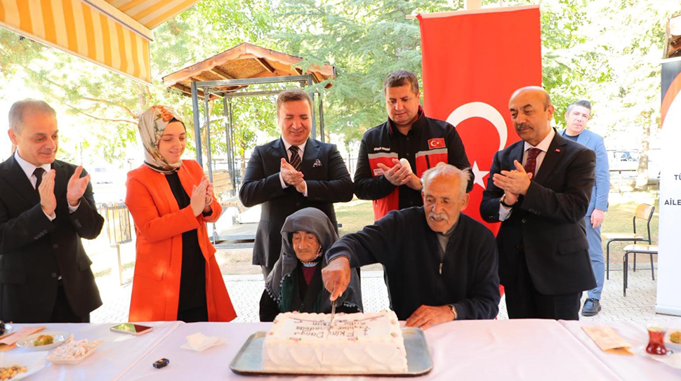 1 Ekim Dünya Yaşlılar Günü dolayısıyla Erzincan 100. Yıl Atatürk