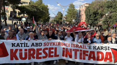 Erzincan’da yüzlerce vatandaş, İsrail’in Gazze’ye yönelik saldırılarını ve Sumud Filosuna