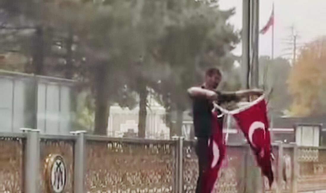 Cumhuriyet Coşkusuna Yakışan Davranış Erzincan’da 29 Ekim Cumhuriyet Bayramı kutlamaları kapsamında şehir genelinde caddelere