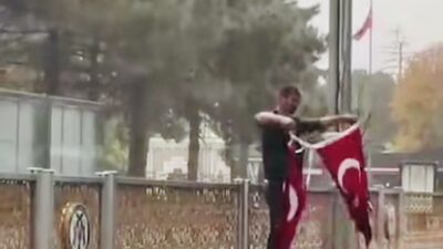 Erzincan’da 29 Ekim Cumhuriyet Bayramı kutlamaları kapsamında şehir genelinde caddelere